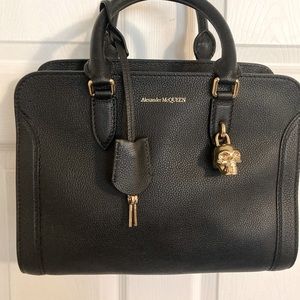 Alexander McQueen “The Pebbled Calfskin Skull Padlock Zip Around Handbag!